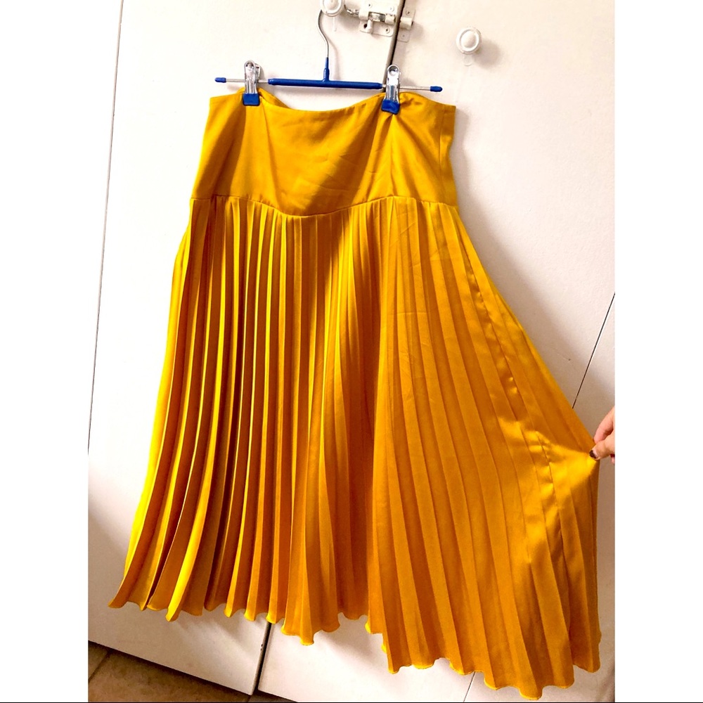COPY - BR Satin Pleated Maxi Skirt - Picture 2 of 7